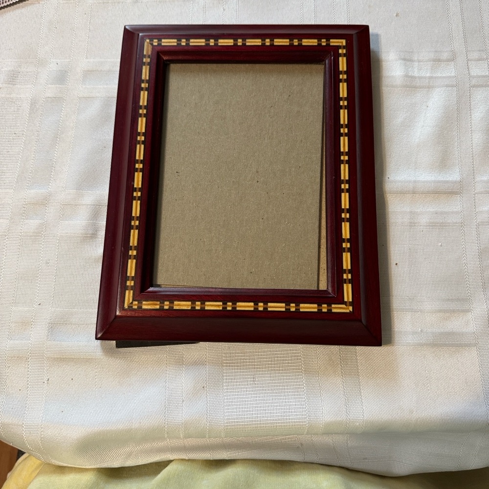 Elegant Burgundy wood inlaid pattern can be hung or stand